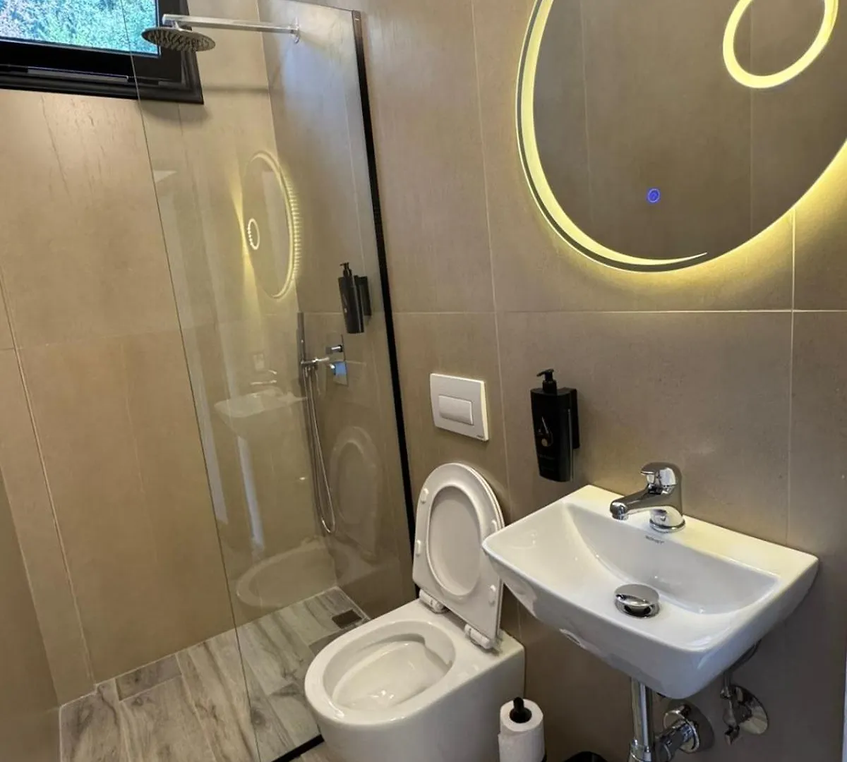 Penzion Aloha Villa And Suites Vlorë Albánie